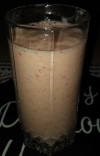 drinkglas amandelmelk aardbei tomaat vanilleshake wortel en banaan
